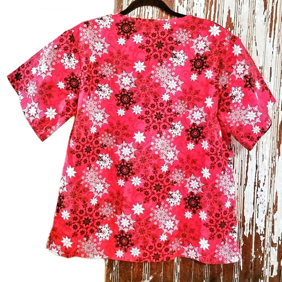 UA Scrubs Scrub Top Red Snowflake Print Size M - Picture 4 of 7